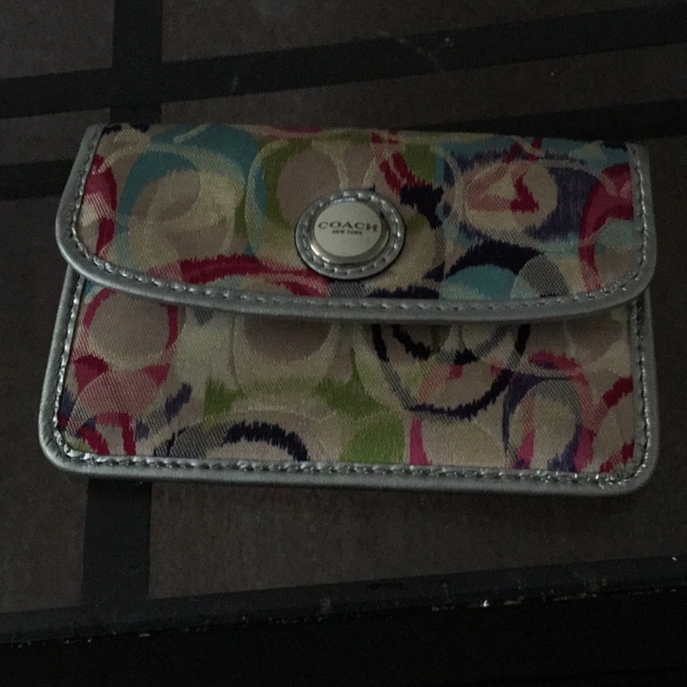 Wallet that matches Coach bag